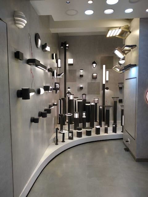 Modern showroom displaying Philips and Osram LED lamps