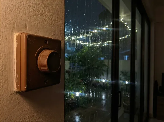 Waterproof LED bulbs with standard dimmer risks